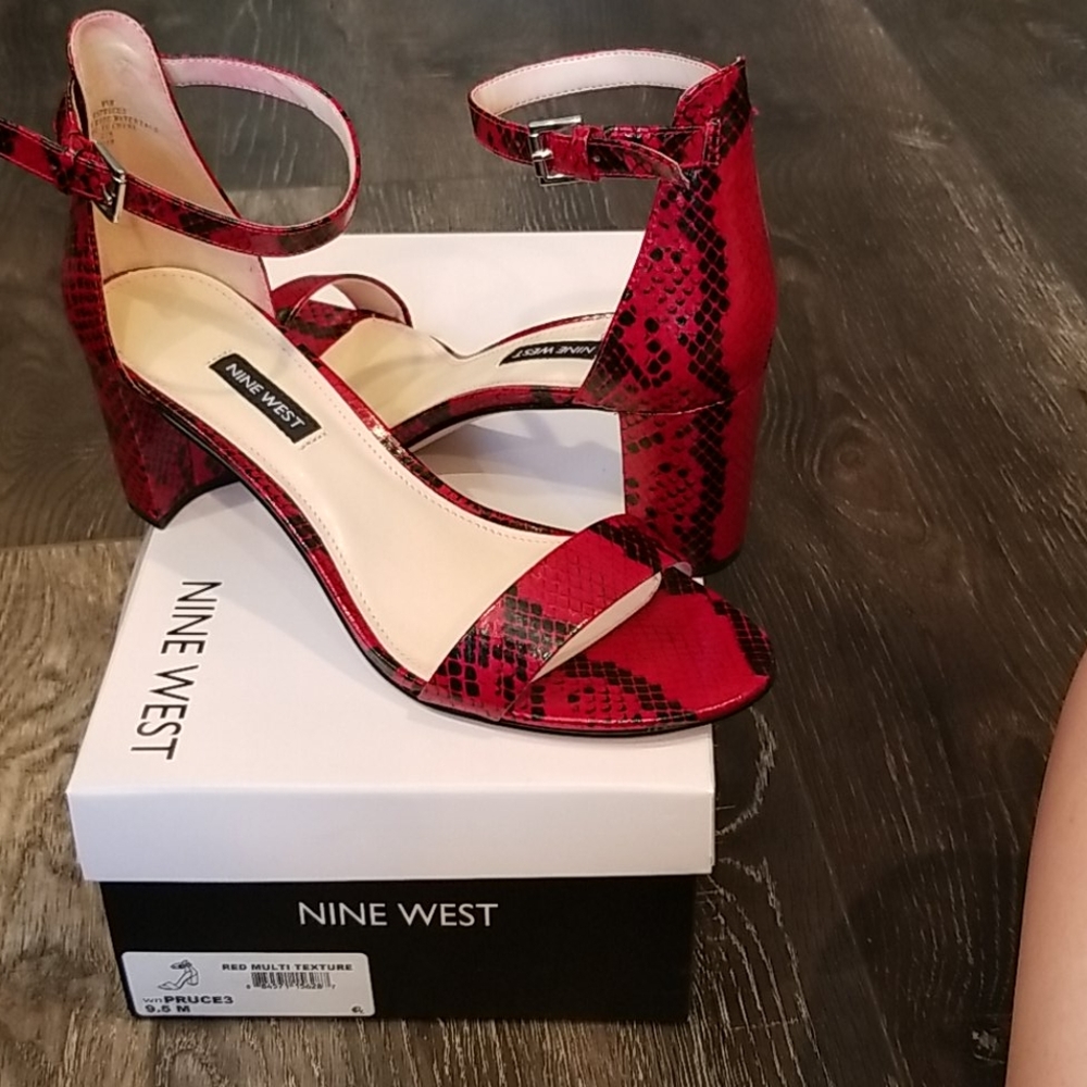👠 NINE WEST Red Snake Ankle Strap Heeled Sandal - Picture 5 of 7